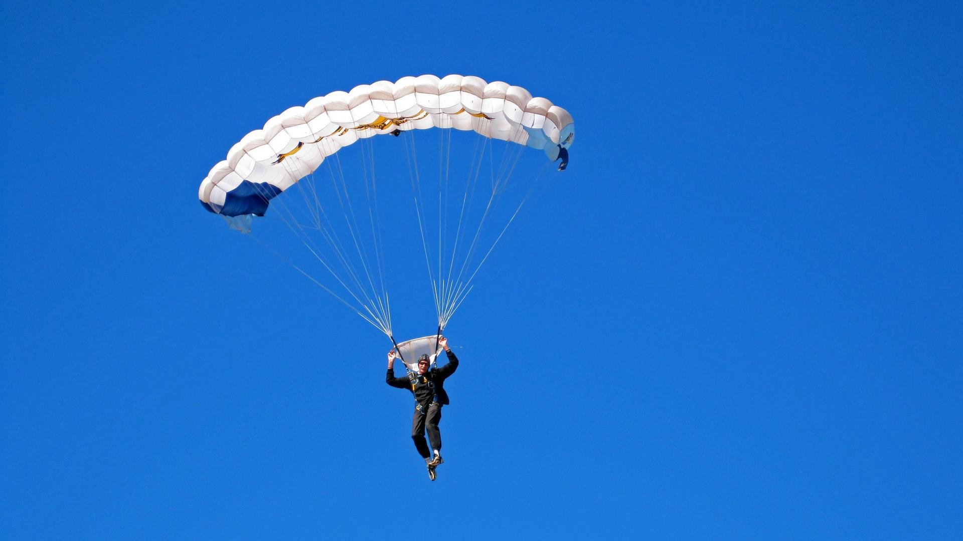 德甲：拜仁在客场4-0大胜门兴，积分领先优势扩大，德甲拜仁vs门兴