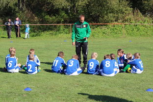 FB体育在线直播平台-国足比赛失误前战术布置追踪分析，国足总结失败 低估对手